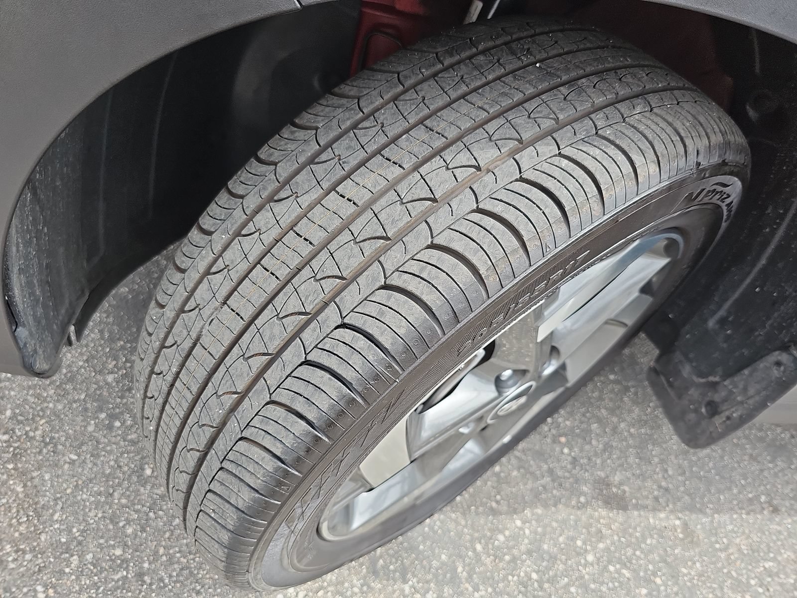 Certified 2025 Hyundai Venue Limited FWD image 36