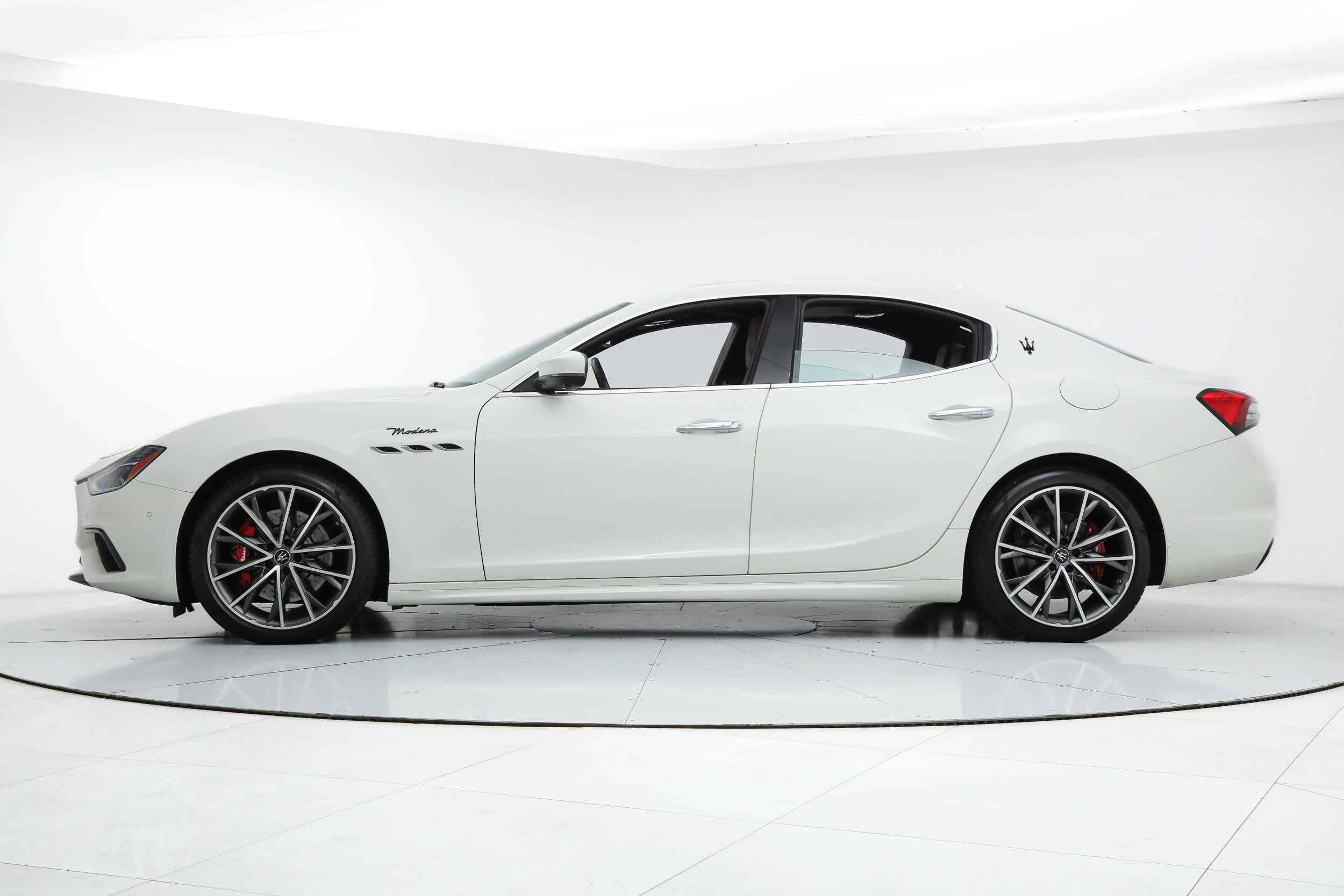 Certified 2023 Maserati Ghibli Modena RWD image 2