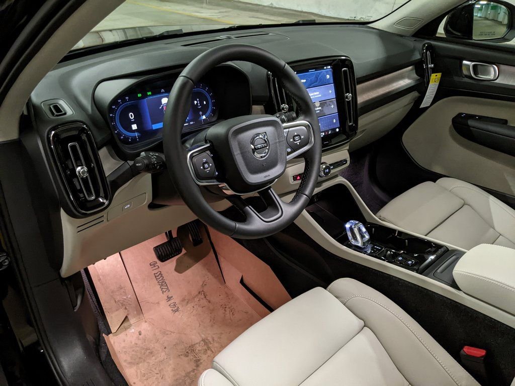 New 2025 Volvo XC40 B5 Plus w/ Protection Package Premier image 8