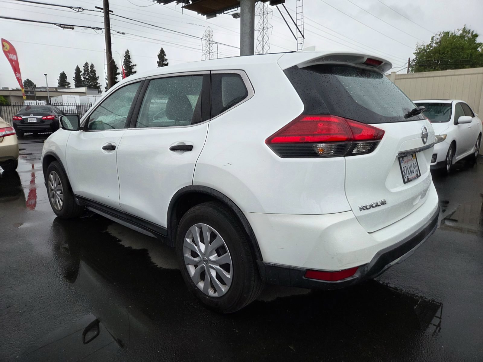 Used 2017 Nissan Rogue S FWD image 2