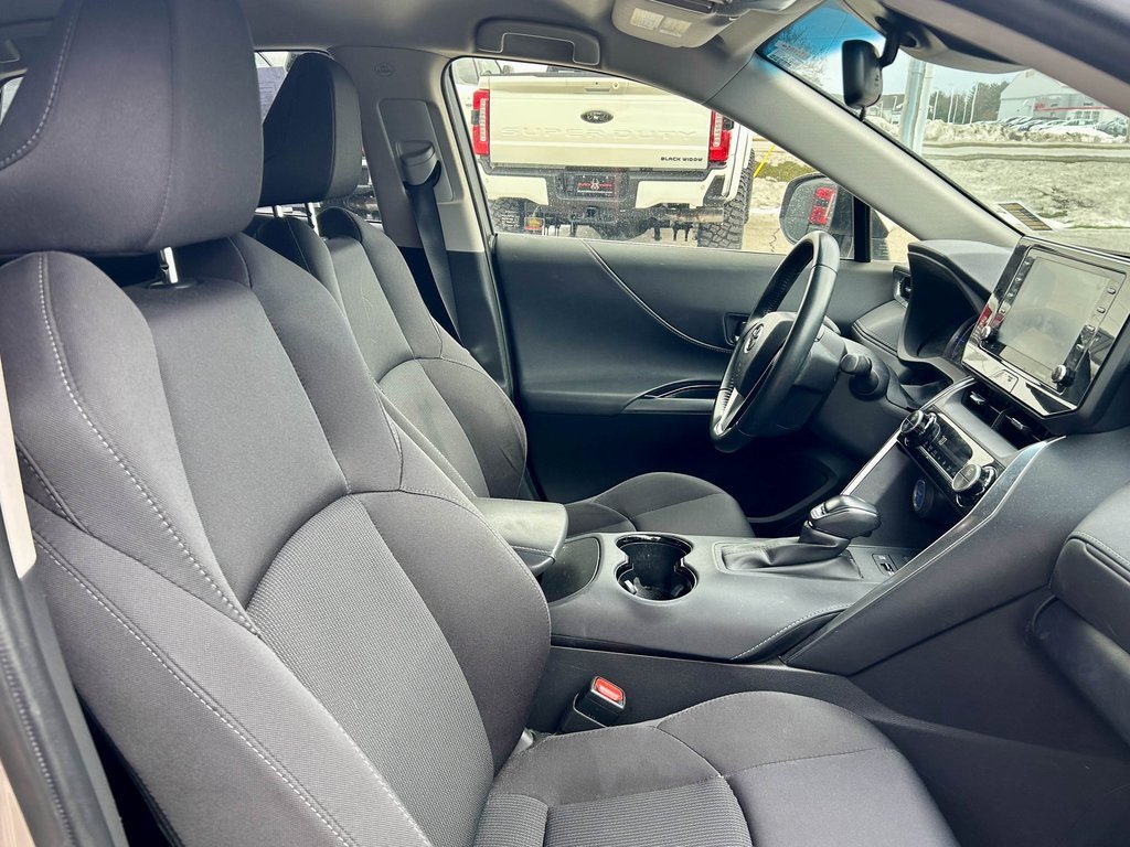 Used 2021 Toyota Venza LE image 15