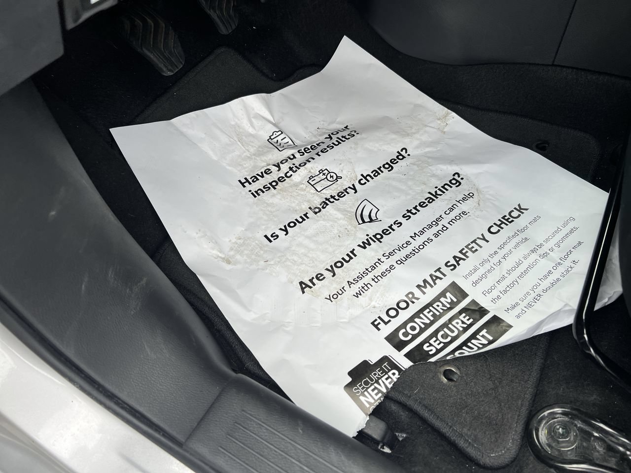 Used 2025 Nissan Versa S FWD image 17