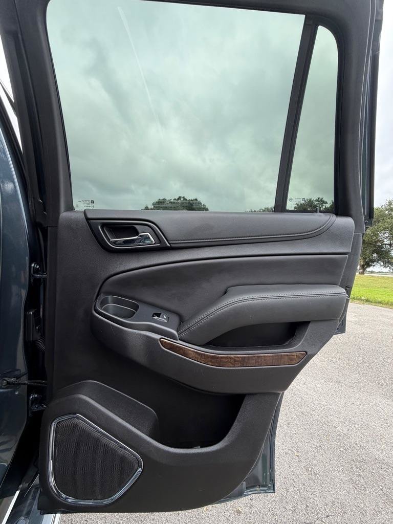 Used 2019 Chevrolet Tahoe LT w/ LT Signature Package RWD image 17