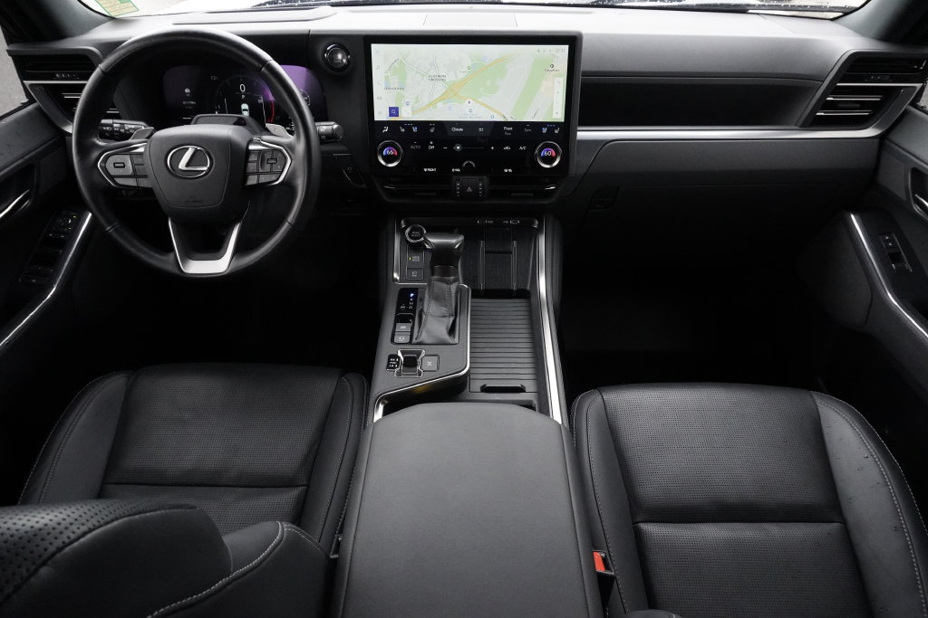 Used 2024 Lexus GX 550 w/ Accessory Package (Z1) AWD/4WD image 9