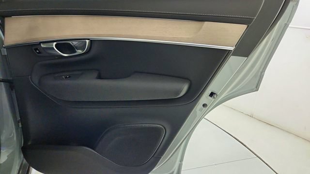 New 2026 Volvo XC90 B5 Plus w/ Protection Package Premier AWD/4WD image 35