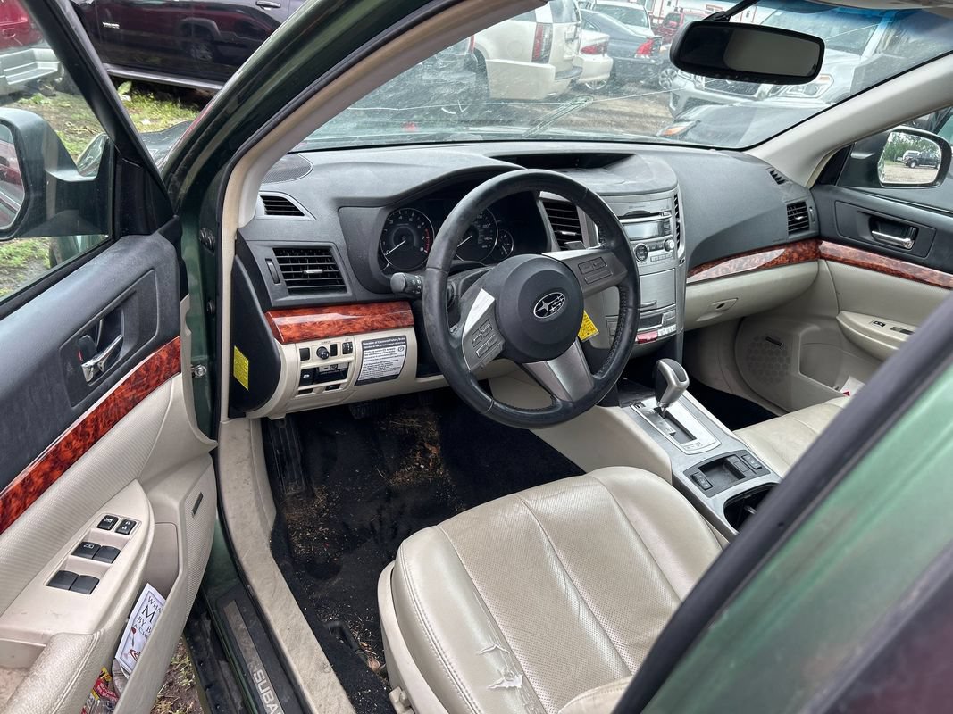 Used 2010 Subaru Outback 2.5i Limited w/ Popular Equipment Group 2A AWD/4WD image 2