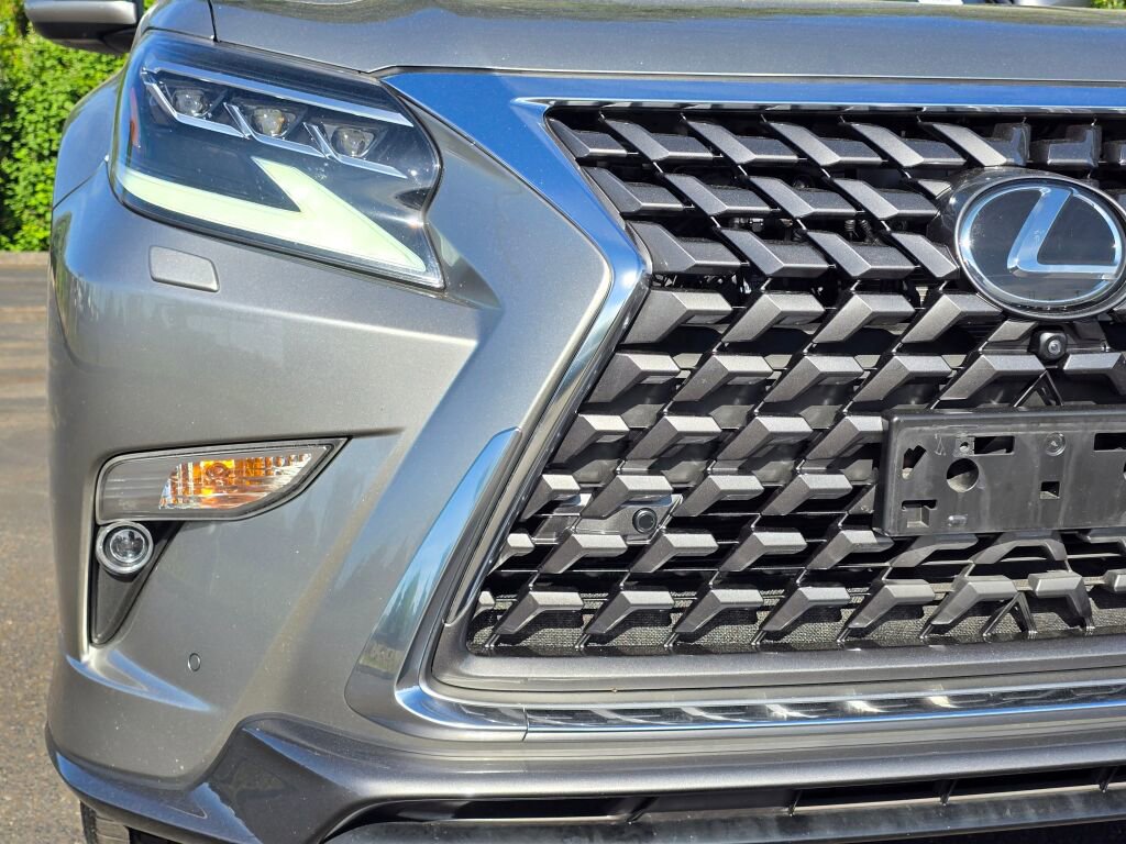 Used 2023 Lexus GX 460 Luxury w/ Sport Design Package AWD/4WD image 29