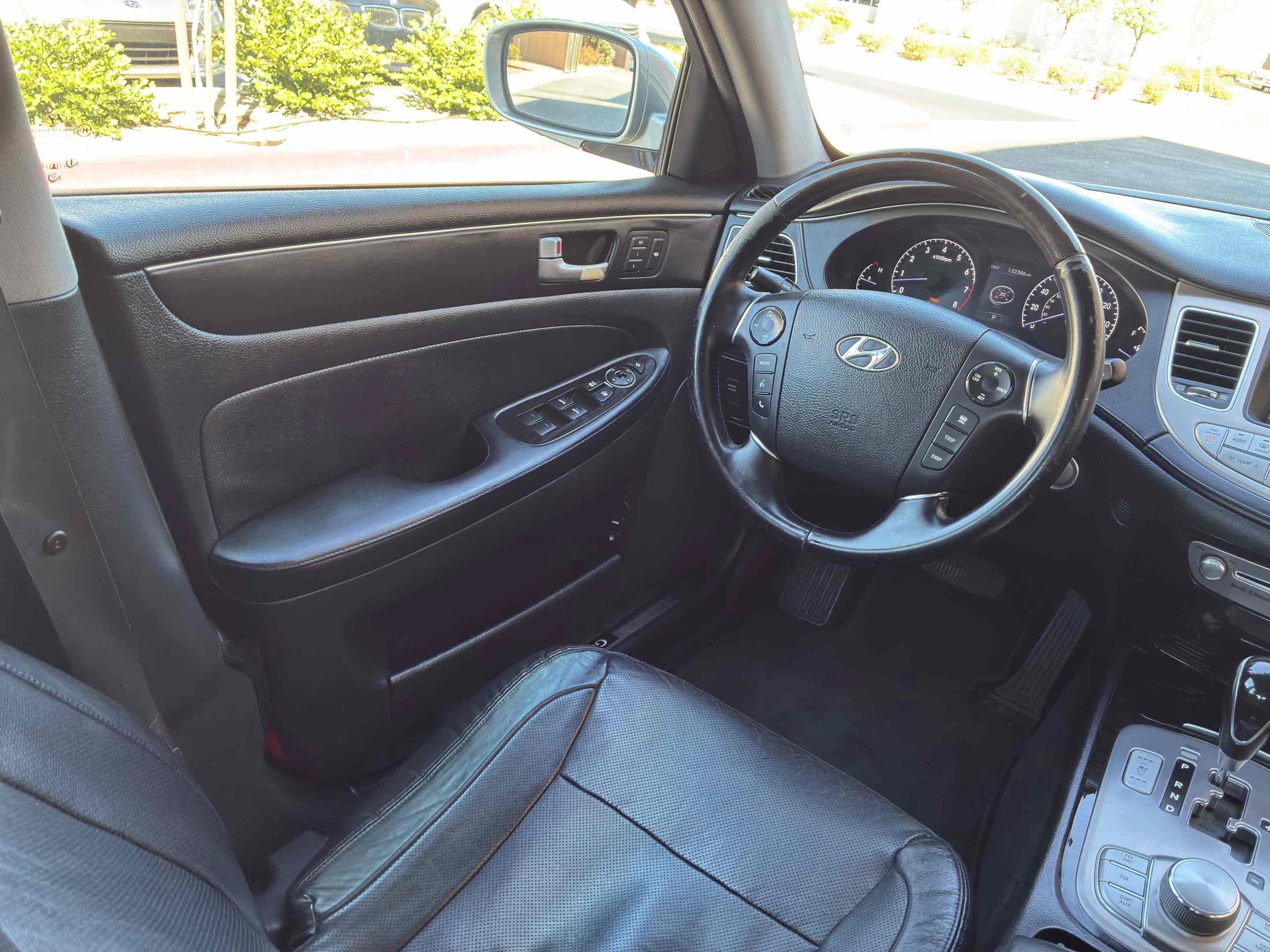 Used 2012 Hyundai Genesis 5.0 RWD image 17