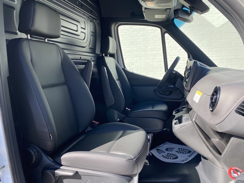 Used 2025 Mercedes-Benz Sprinter 2500 image 11