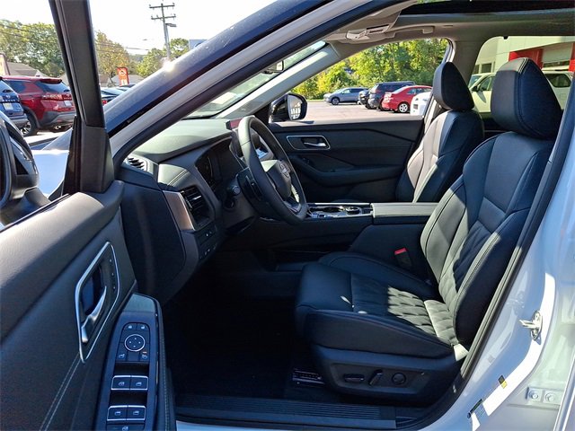 New 2026 Nissan Rogue Platinum image 5