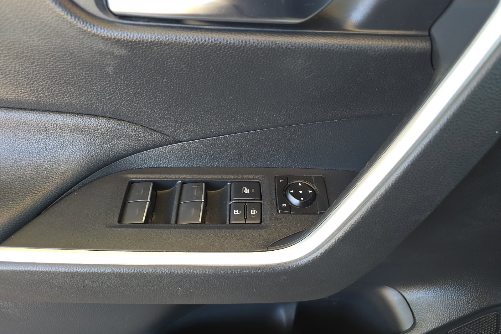 Certified 2023 Toyota RAV4 XLE w/ Convenience Package image 11