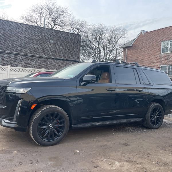 Used 2024 Cadillac Escalade ESV Premium Luxury w/ Performance Package image 6