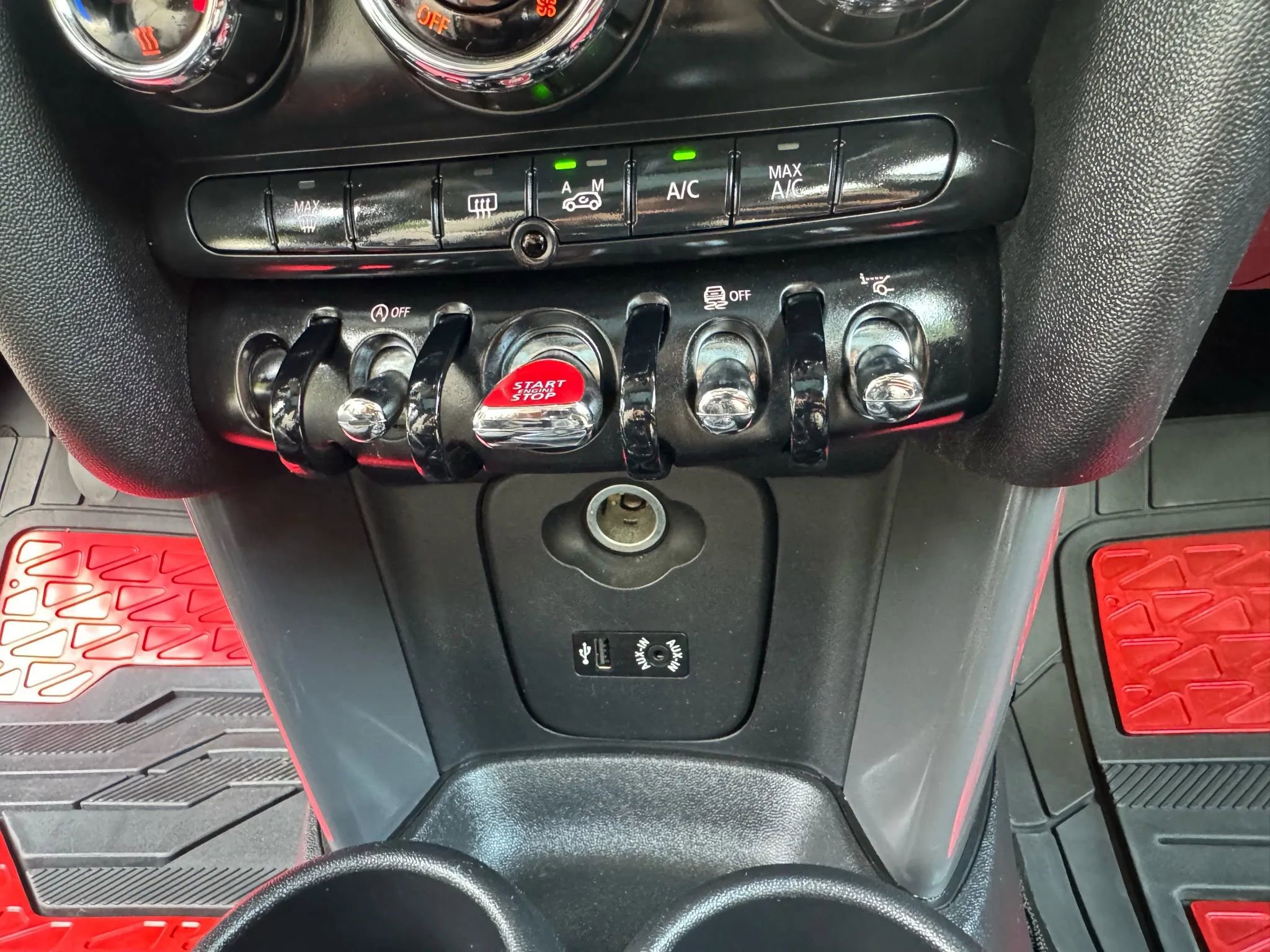 Used 2016 MINI Cooper 4-Door Hardtop w/ Premium Package image 17