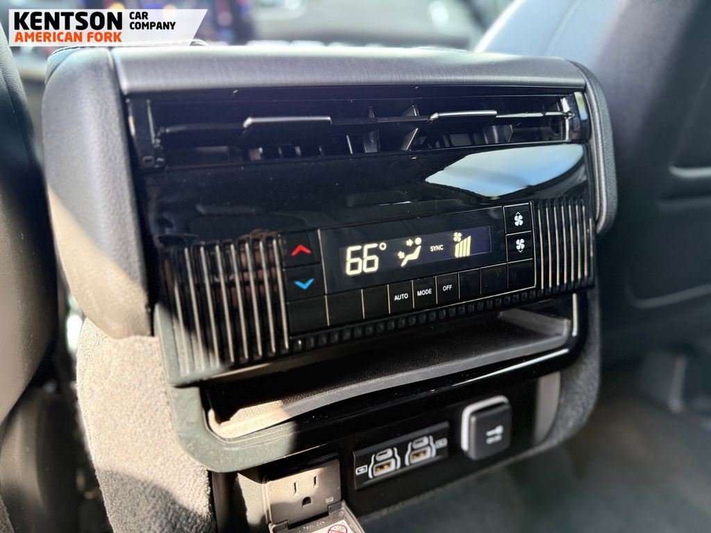 Used 2025 Jeep Wagoneer 4WD image 41