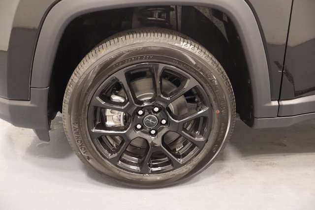 New 2025 Jeep Compass Latitude w/ Sun & Sound Group image 24