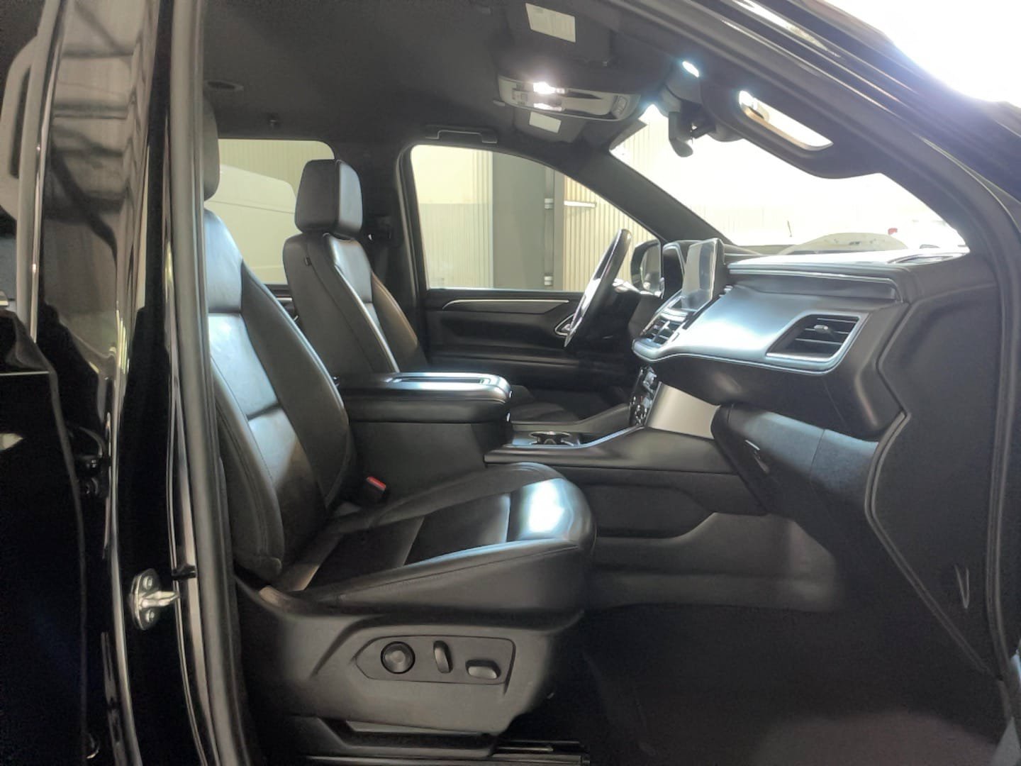 Used 2024 Chevrolet Suburban LT AWD/4WD image 18