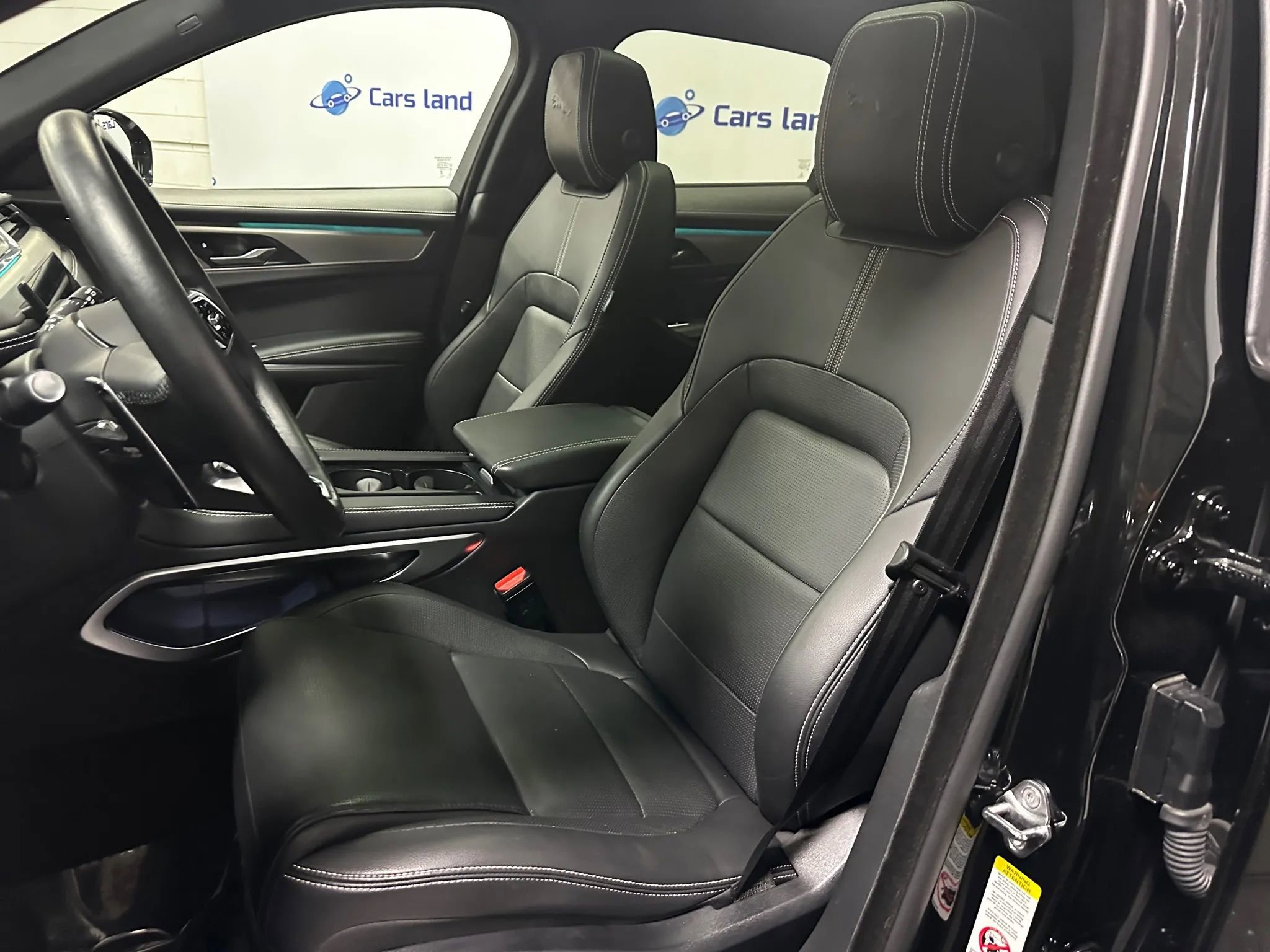 Used 2025 Jaguar F-PACE R-Dynamic S image 11