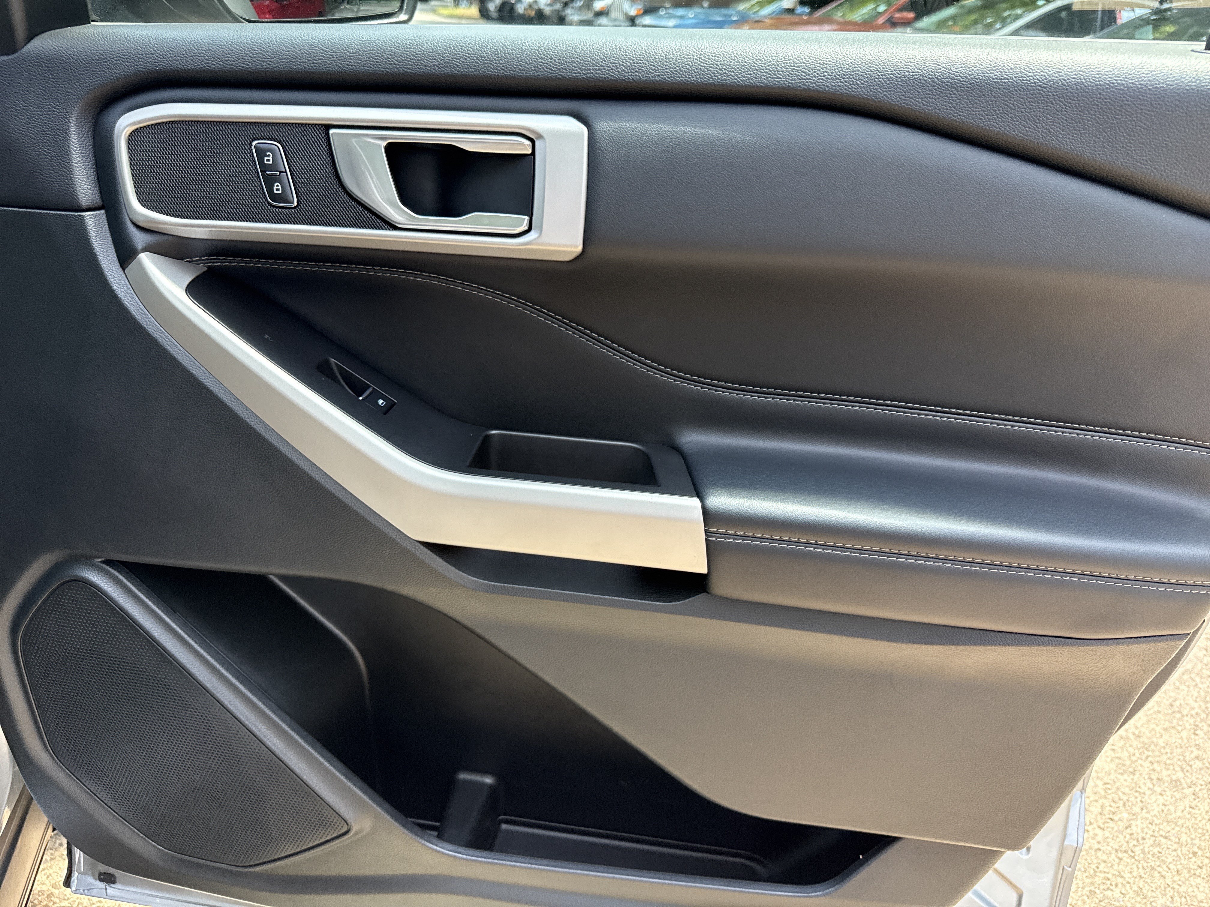 Used 2023 Ford Explorer XLT RWD image 14