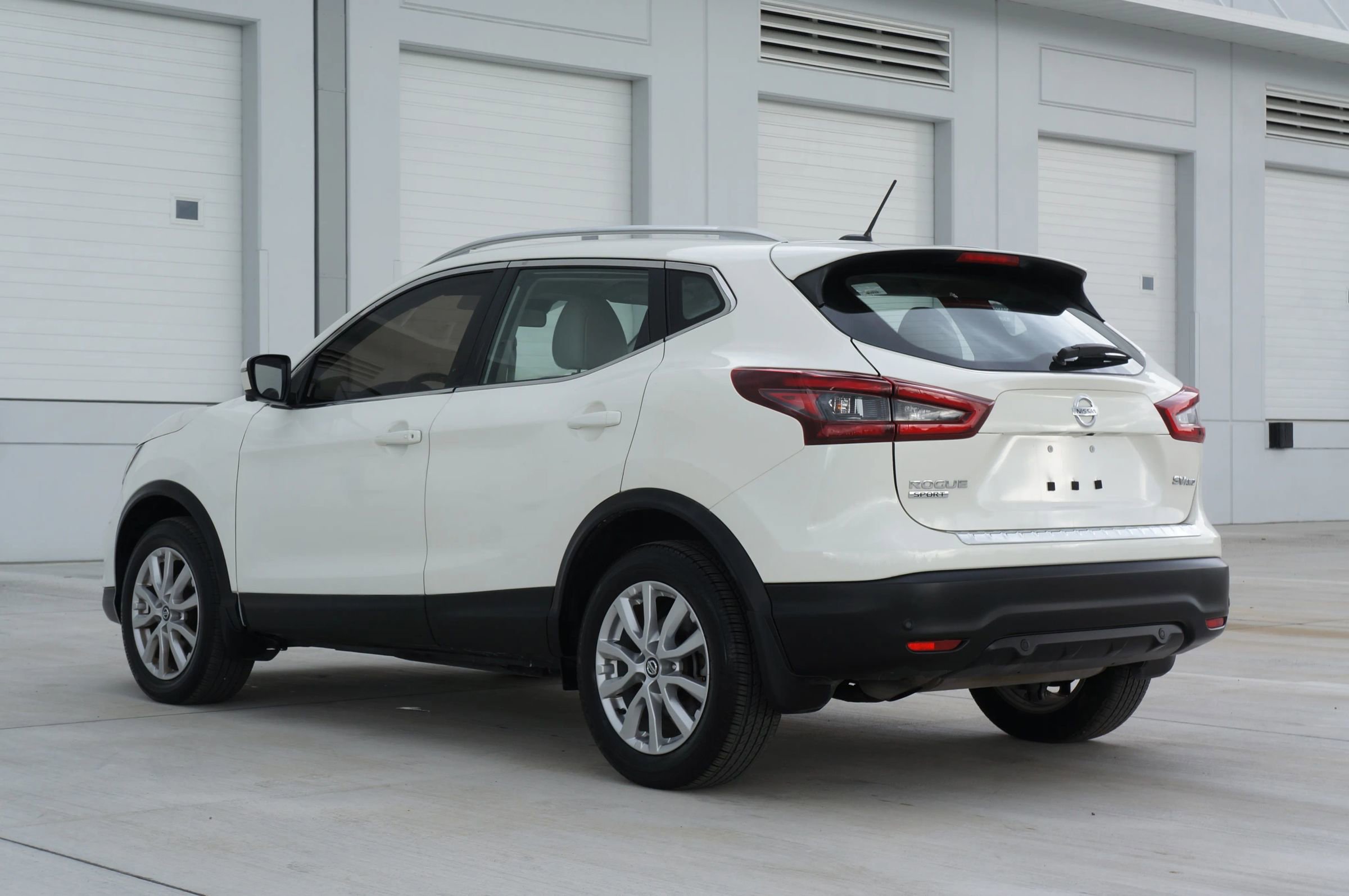 Used 2022 Nissan Rogue Sport SV w/ Technology Package image 9