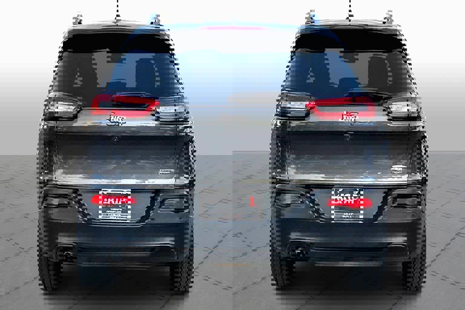 Used 2017 Jeep Cherokee Latitude w/ Safety/Convenience Group image 4