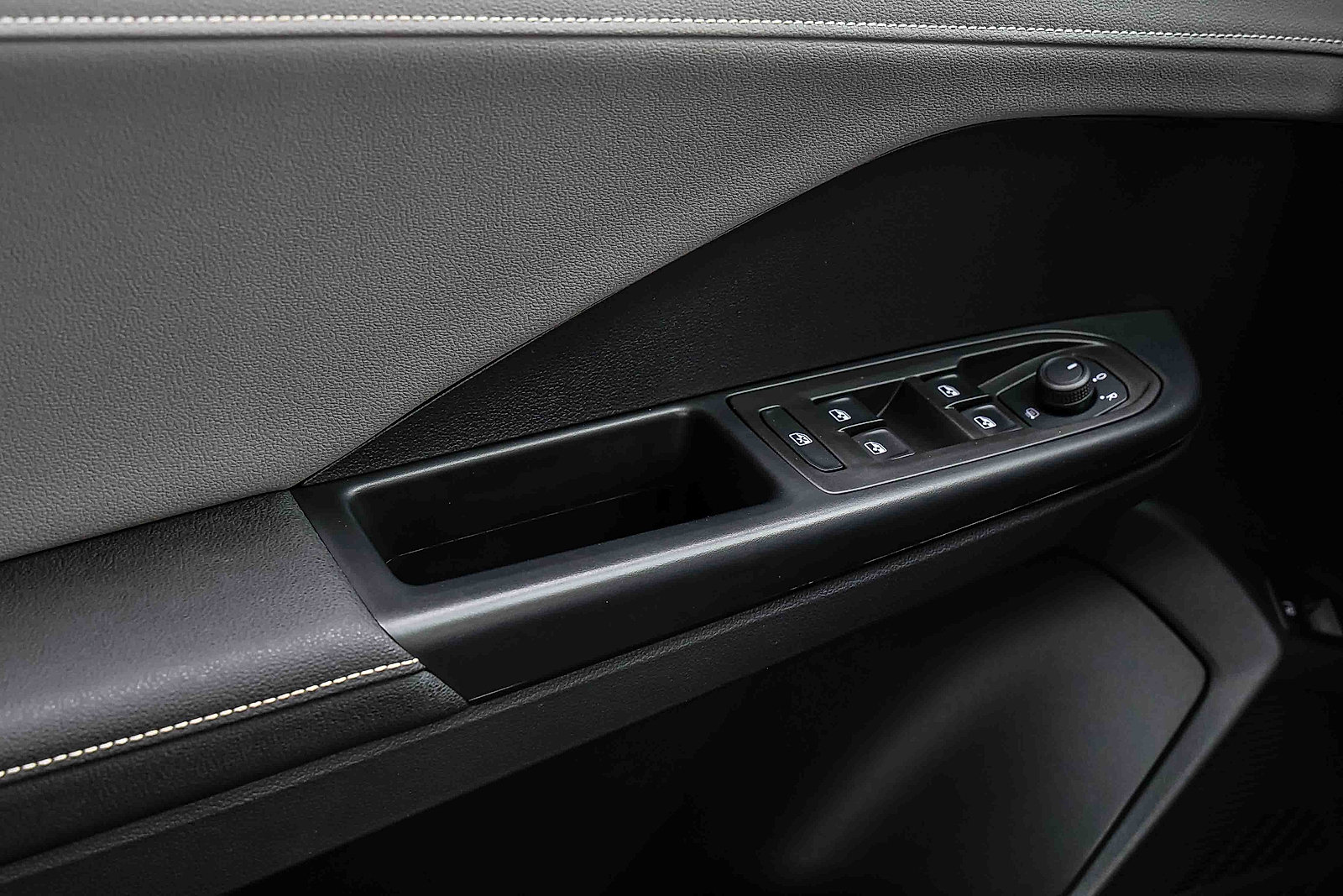 Used 2024 Volkswagen Taos SE image 15