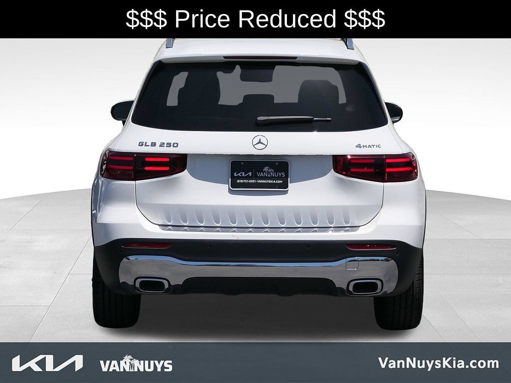 Used 2025 Mercedes-Benz GLB 250 4MATIC image 36