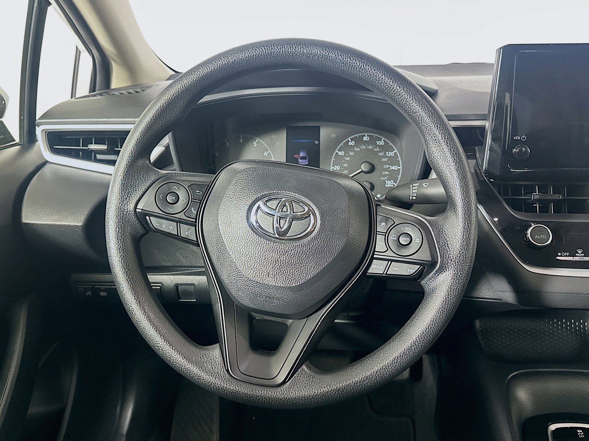 Used 2023 Toyota Corolla LE w/ Carpet Mat Package (TMS) image 17