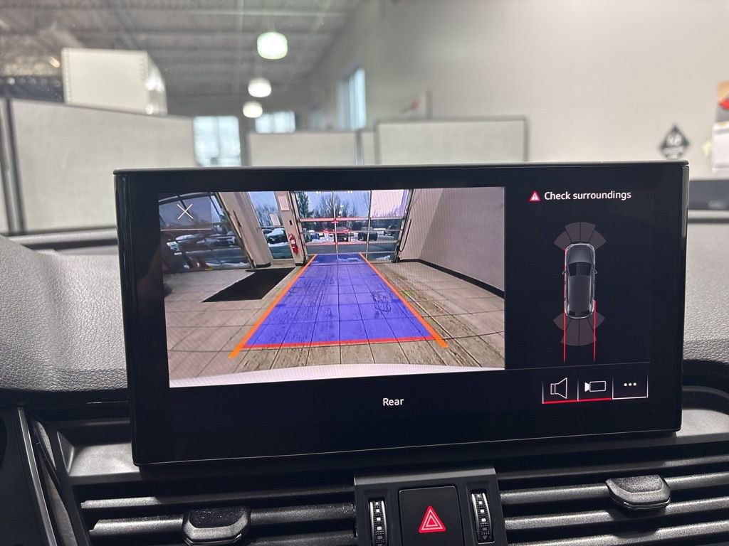 Used 2023 Audi Q5 2.0T Premium w/ Convenience Package AWD/4WD image 3