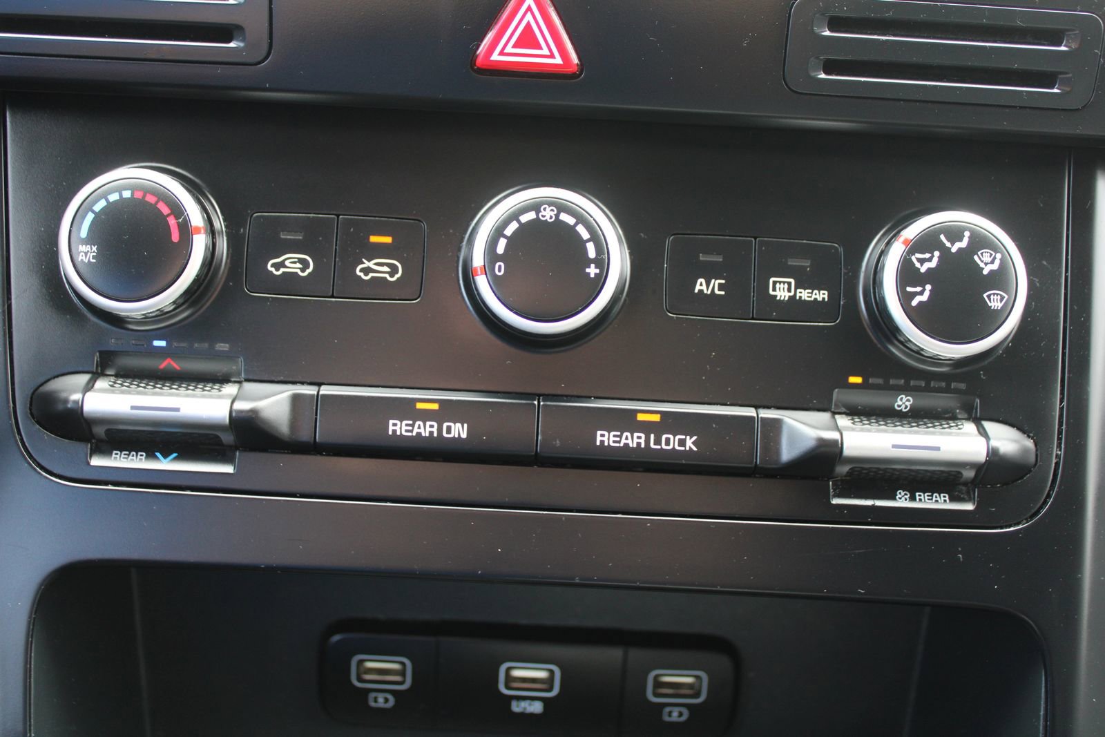 Used 2022 Kia Carnival LX image 46