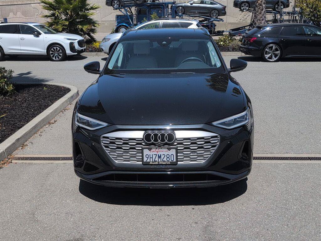 Used 2024 Audi Q8 e-tron Premium Plus w/ Premium Plus Package AWD/4WD image 3