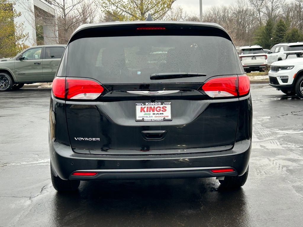 New 2026 Chrysler Voyager LX image 7