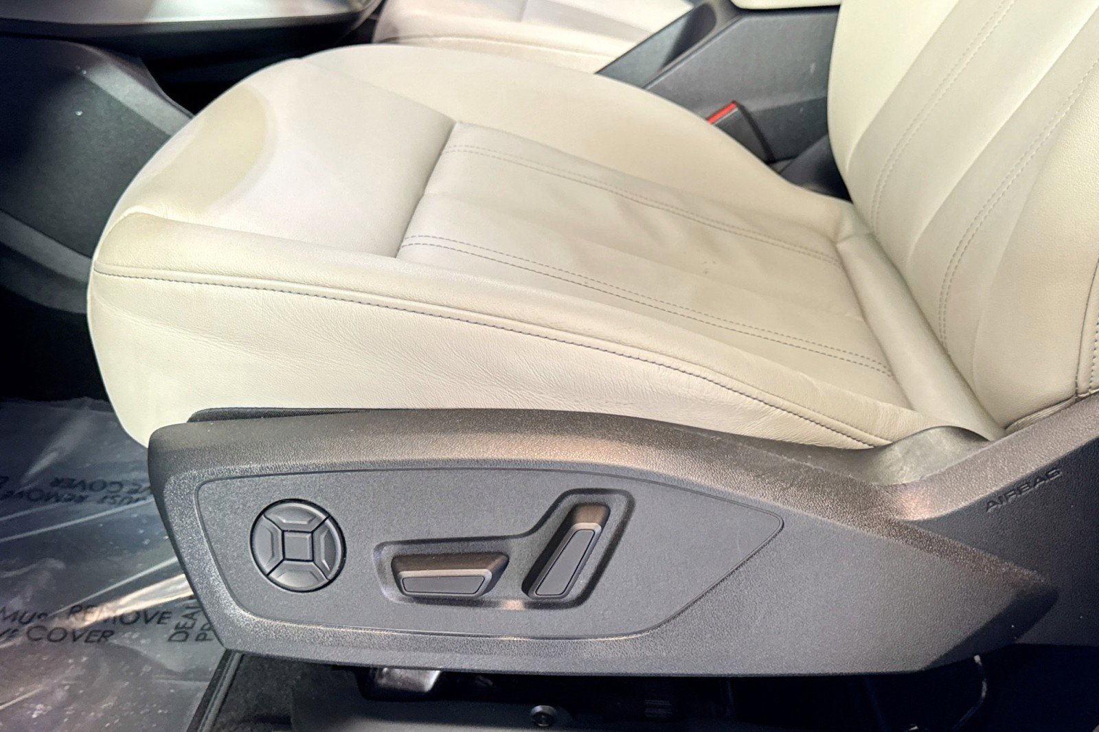 Used 2025 Audi Q4 e-tron Premium Plus image 18