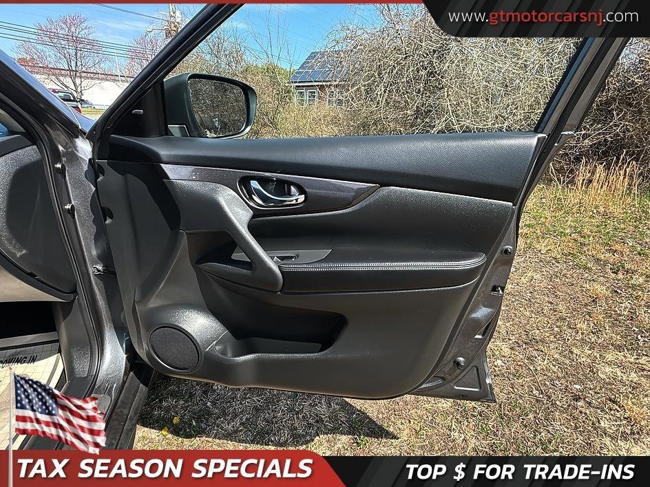 Used 2018 Nissan Rogue SV image 33