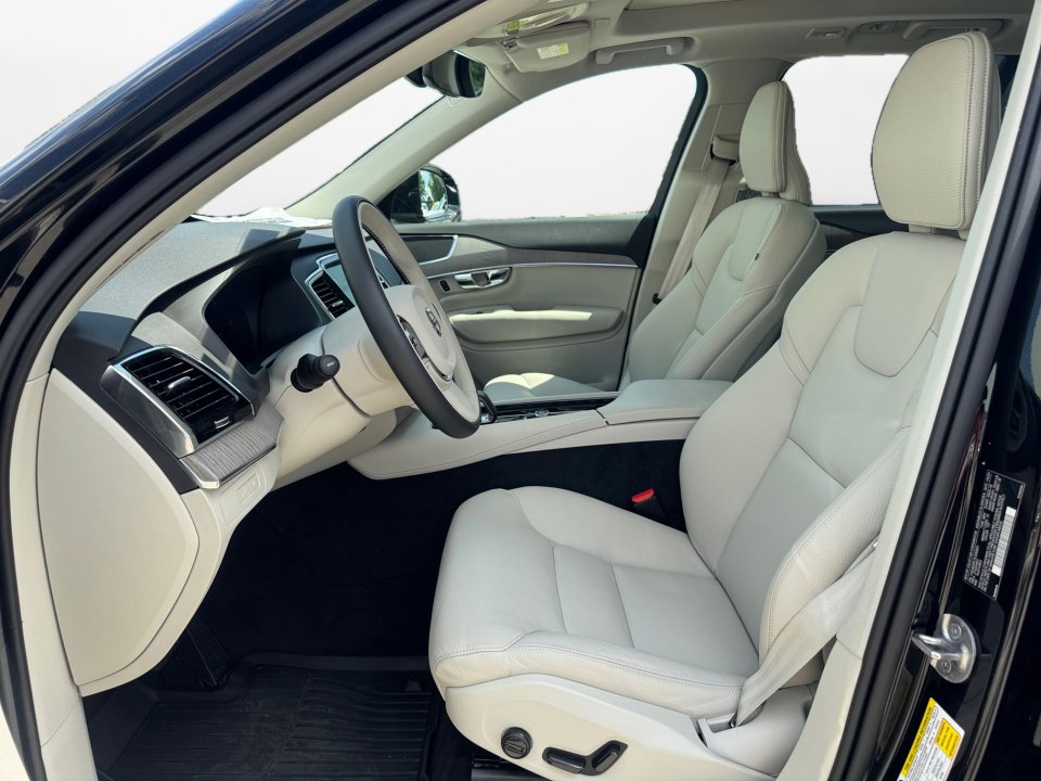 New 2025 Volvo XC90 T8 Plus w/ Protection Package Premier image 9