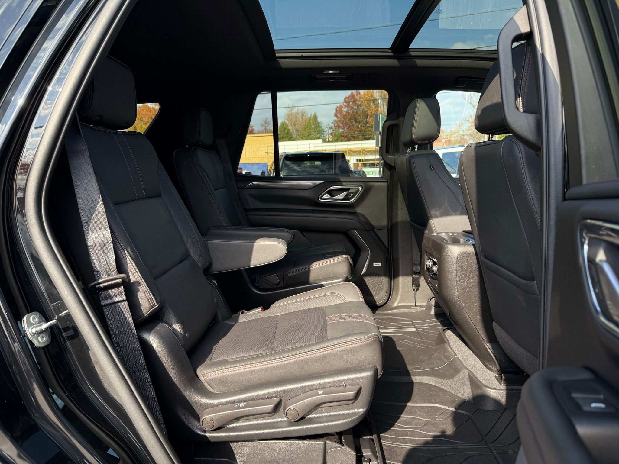 Used 2022 Chevrolet Tahoe RST w/ Luxury Package image 28