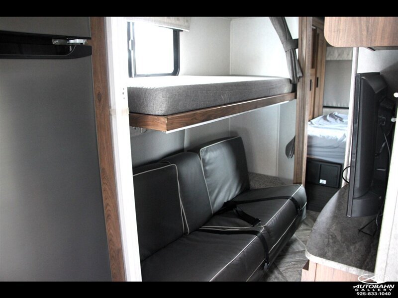Used 2022 Ford E-450 and Econoline 450 Super Duty w/ Motorhome Prep Package RWD image 29