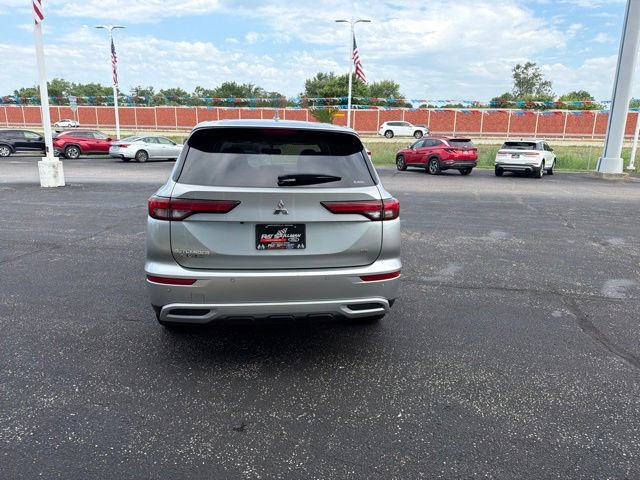 Used 2024 Mitsubishi Outlander SE AWD/4WD image 4