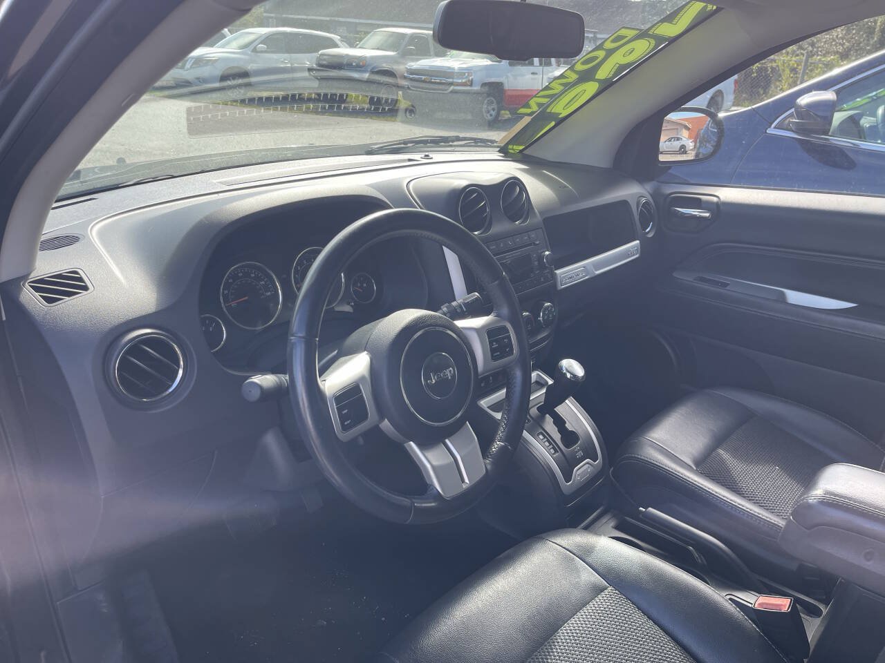 Used 2016 Jeep Compass Latitude FWD image 14
