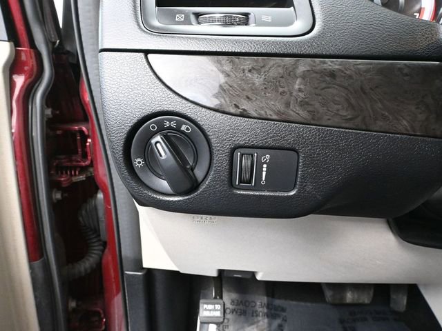 Used 2020 Dodge Grand Caravan SE w/ UConnect Hands-Free Group image 25