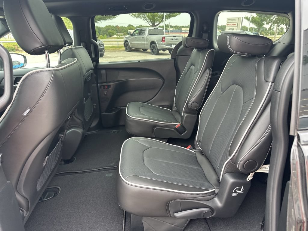 New 2026 Chrysler Pacifica Limited w/ S Appearance Package FWD image 45
