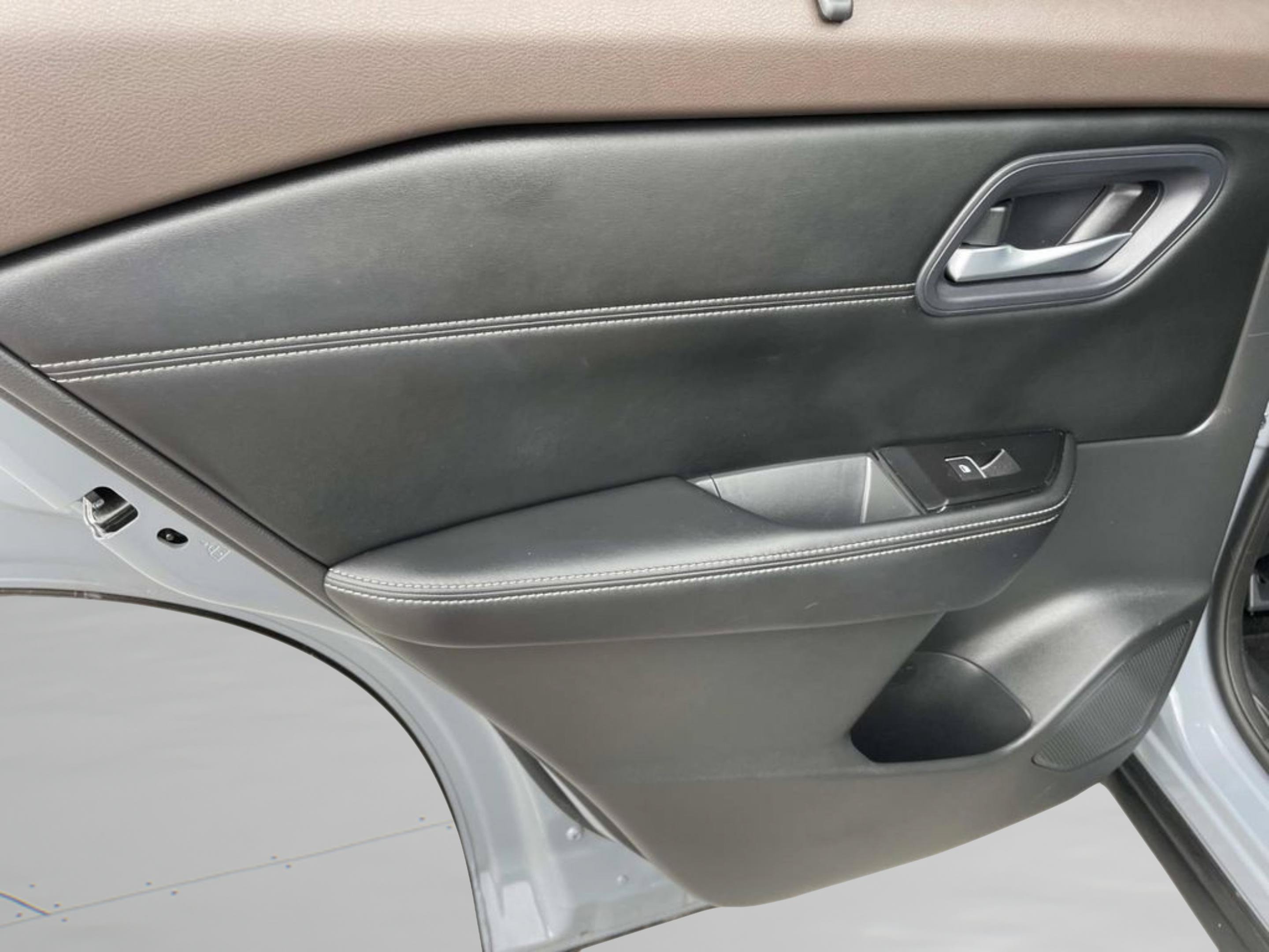 Used 2023 Nissan Rogue SL w/ SL Premium Package FWD image 13