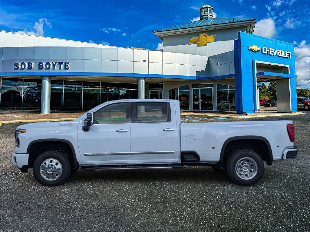 New 2026 Chevrolet Silverado 3500 High Country w/ High Country Premium Package AWD/4WD image 2