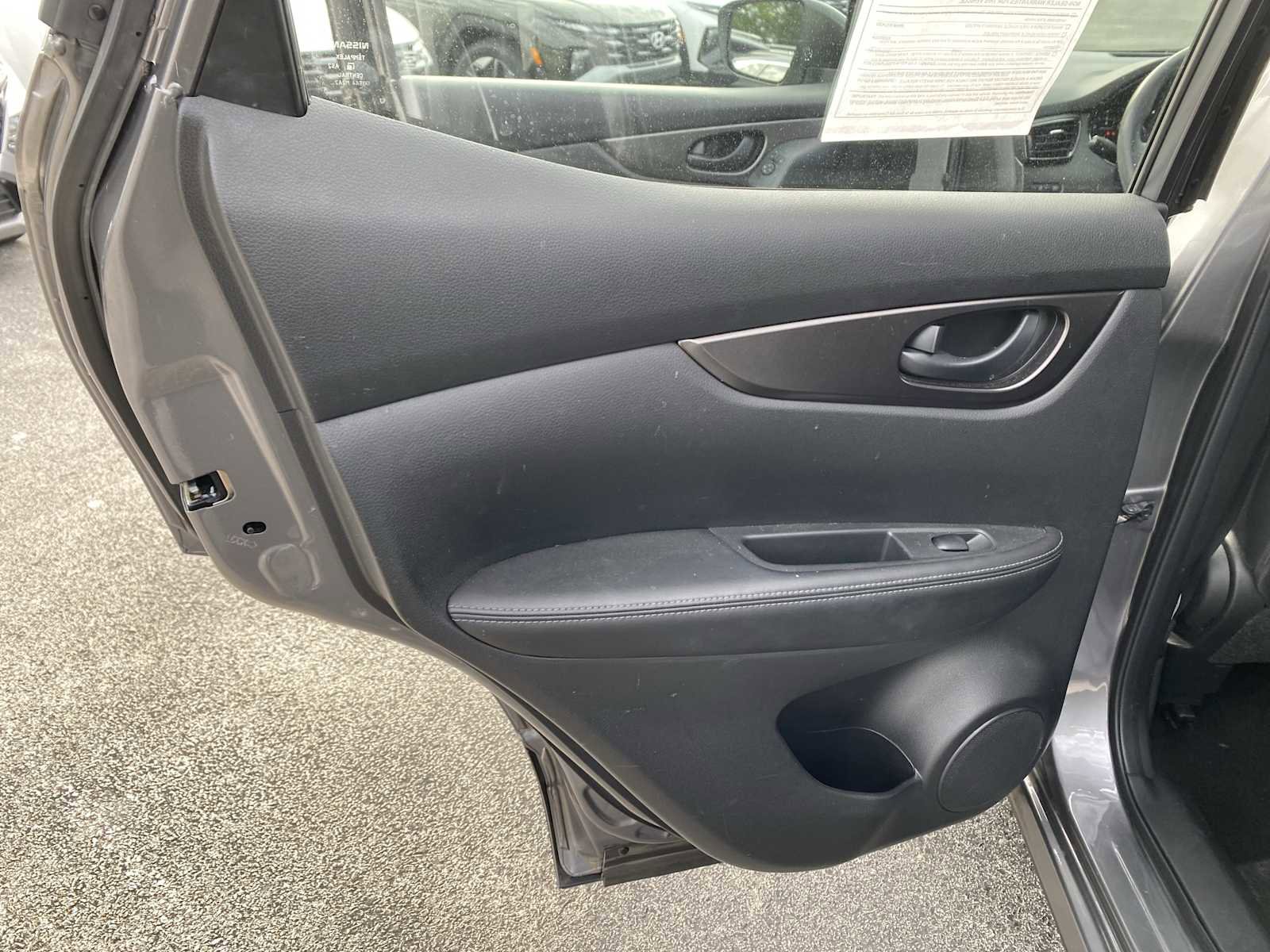 Used 2021 Nissan Rogue Sport S image 27