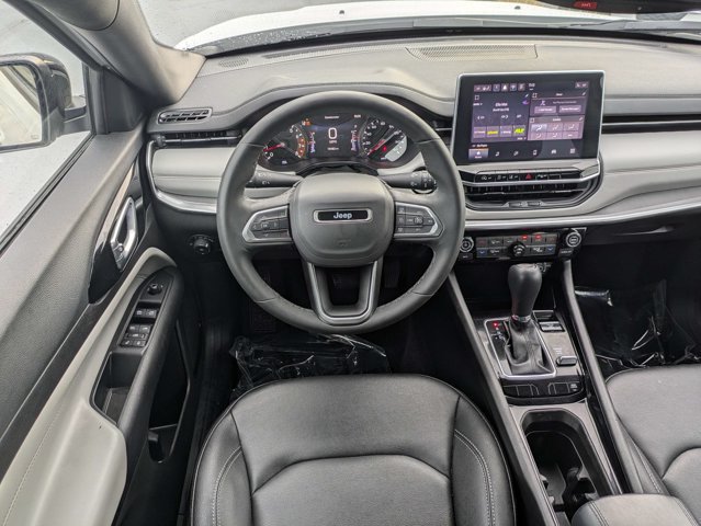 Certified 2025 Jeep Compass Limited AWD/4WD image 16