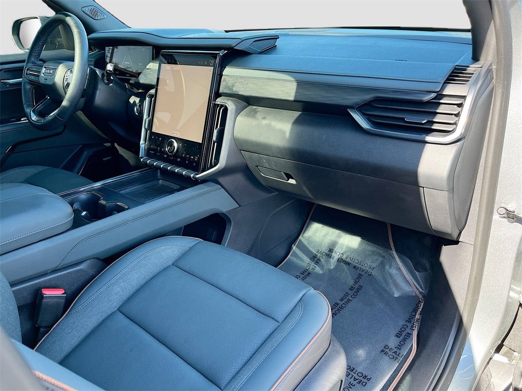 Used 2024 GMC Acadia AT4 w/ Luxury Package image 31