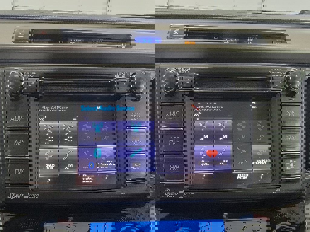 Used 2015 Toyota RAV4 Limited w/ Technology Package image 23