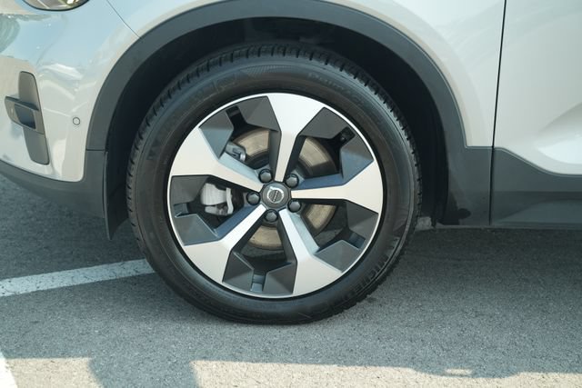 Used 2025 Volvo XC40 B5 Plus AWD/4WD image 11