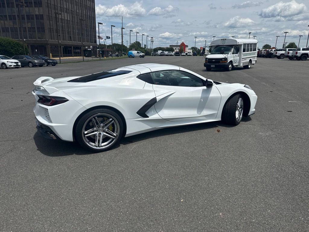 Used 2022 Chevrolet Corvette Stingray Preferred Cpe w/ Z51 Performance Package RWD image 2