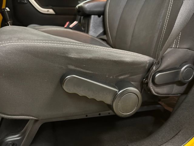 Used 2015 Jeep Wrangler Unlimited Sahara image 28