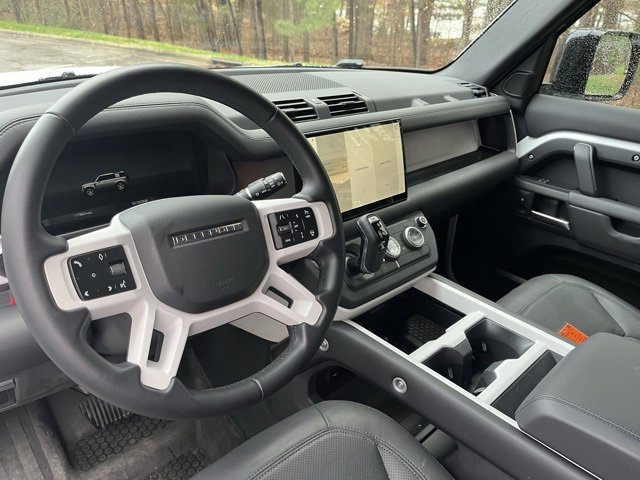 Certified 2025 Land Rover Defender 110 X-Dynamic SE image 6